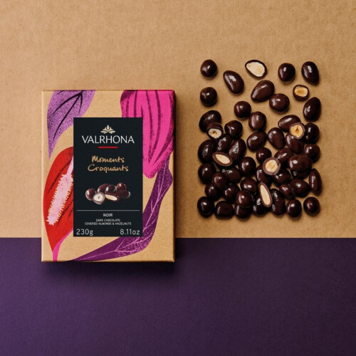 Coffret amandes et noisettes enrobées avec fourreau personnalisable Hover