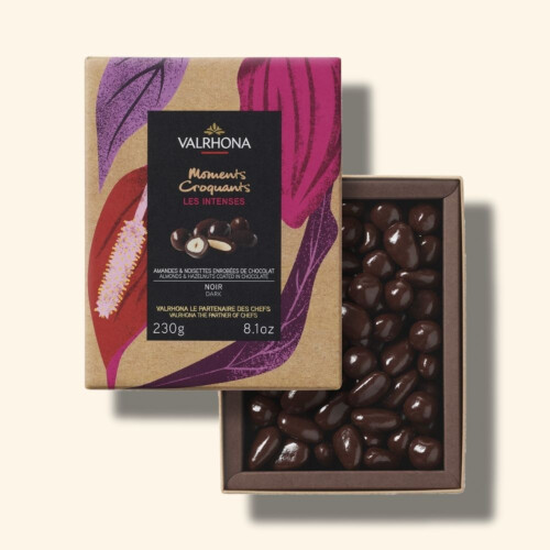 Amandes et noisettes enrobées de chocolat noir