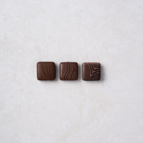 coffret de chocolat noir valrhona Hover